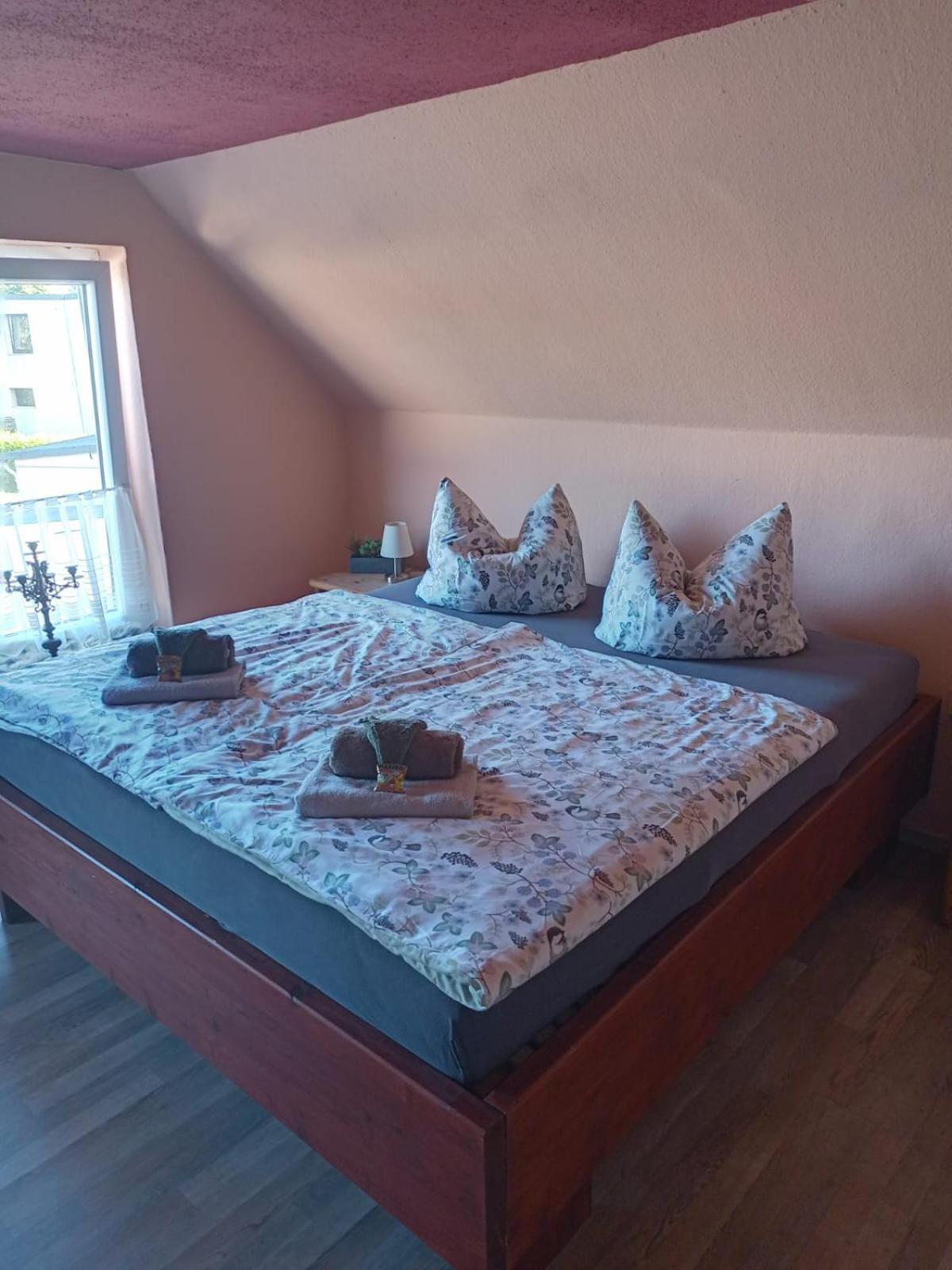 Zentrale Doppelbettzimmer Nordenham Exterior foto